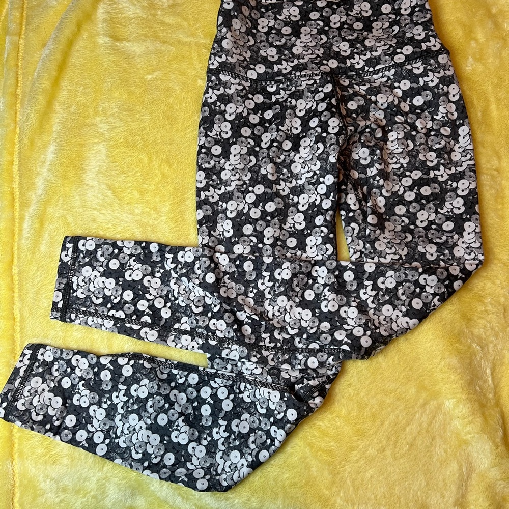 Aerie Grey and White leggings